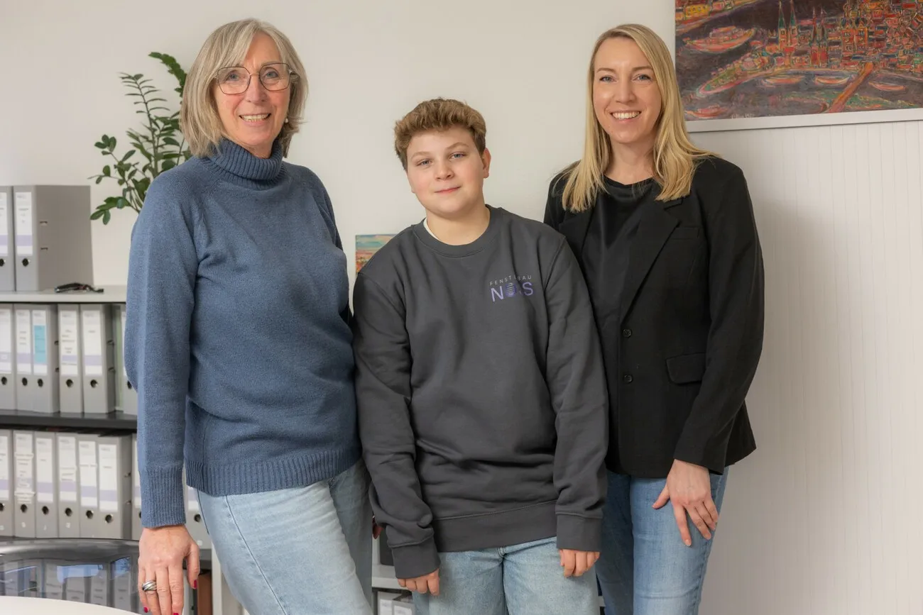 Christiane Noss-Flohr (rechts) mit ihrem Sohn und ihrer Mutter, Rita Noss, im Betrieb in Neuwied.